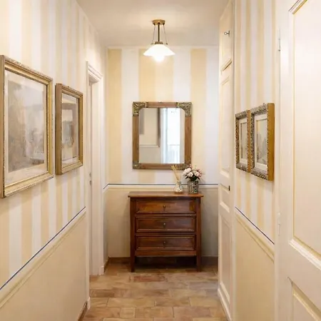 Premium In Place Des Lices Apartamento *